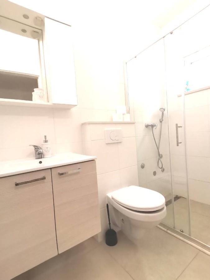 Apt White Idyll, 3 Bedrooms, 3 Bathrooms, Terrace Apt 普罗马尼亚 外观 照片